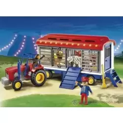 Tracteur et roulotte des fauves