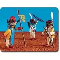 3 Native American Figuras