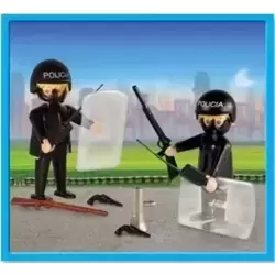 2 policemen