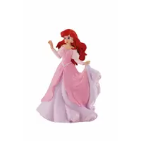 Ariel en robe rose