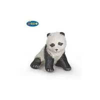 Bébé panda assis