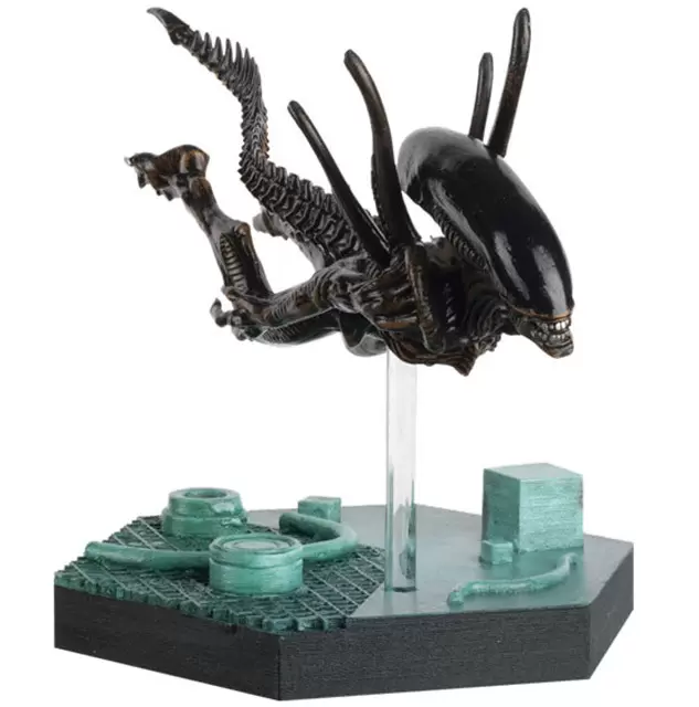 The Alien & Predator Figurine Collection - Xenomorph Swimmer