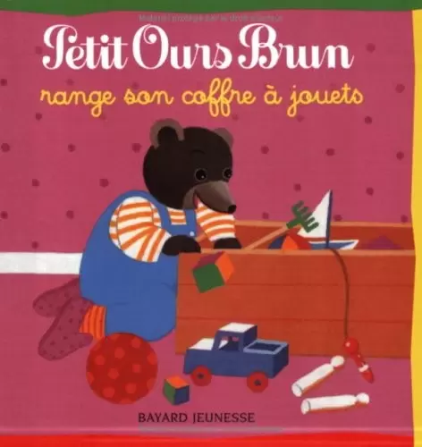 Petit Ours Brun - Petit Ours Brun range son coffre à jouets