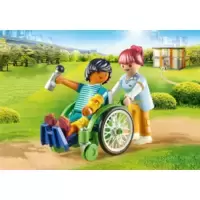 Patient en fauteuil roulant
