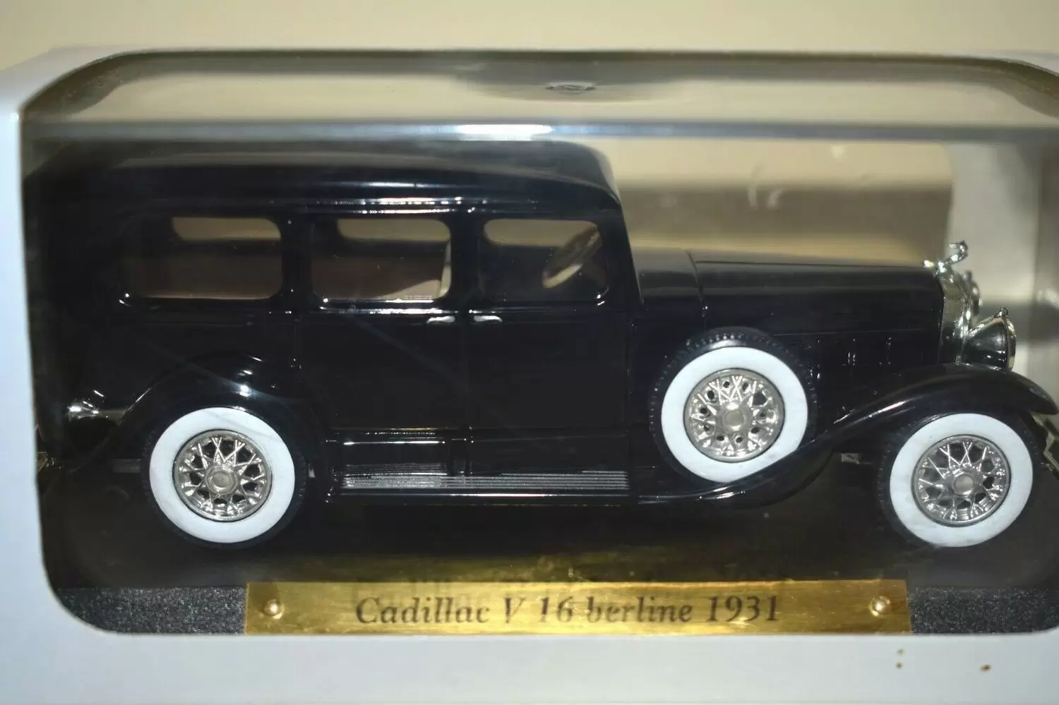 Voitures d\'Exception - Éditions Atlas - Cadillac V 16 Berline 1931