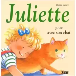 Juliette joue avec son chat