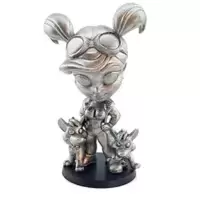 Harley Quinn w/Hyenas (Silver)