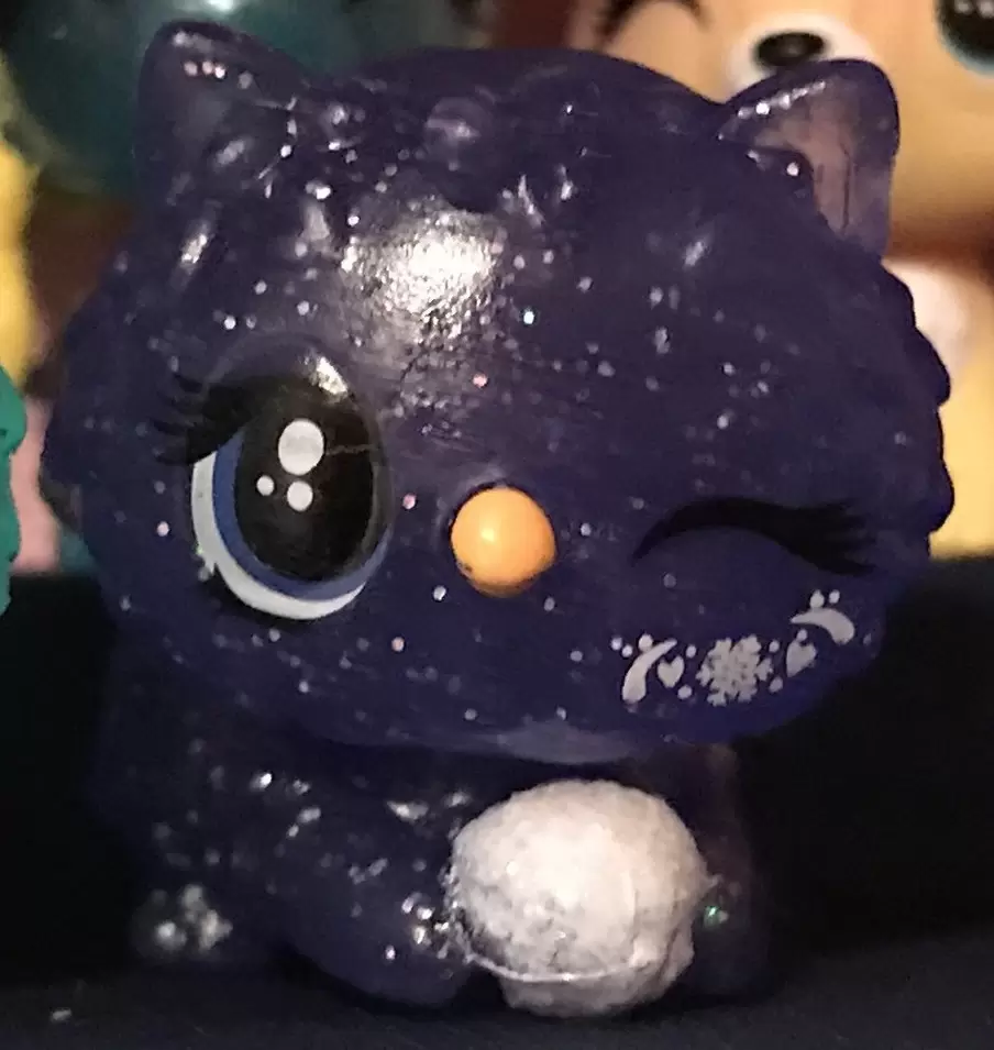 Hatchimals ColleGGtibles Saison 6.5 - Royal Snow Ball - Fluffy Kittycan Light Purple