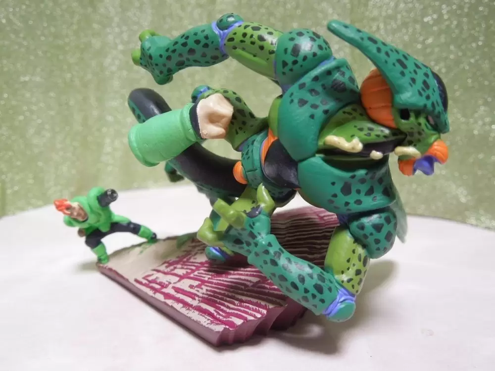 Capsule megahouse - C.16 vs Cell