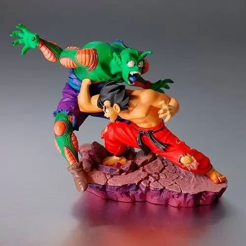 Capsule megahouse - Piccolo vs goku