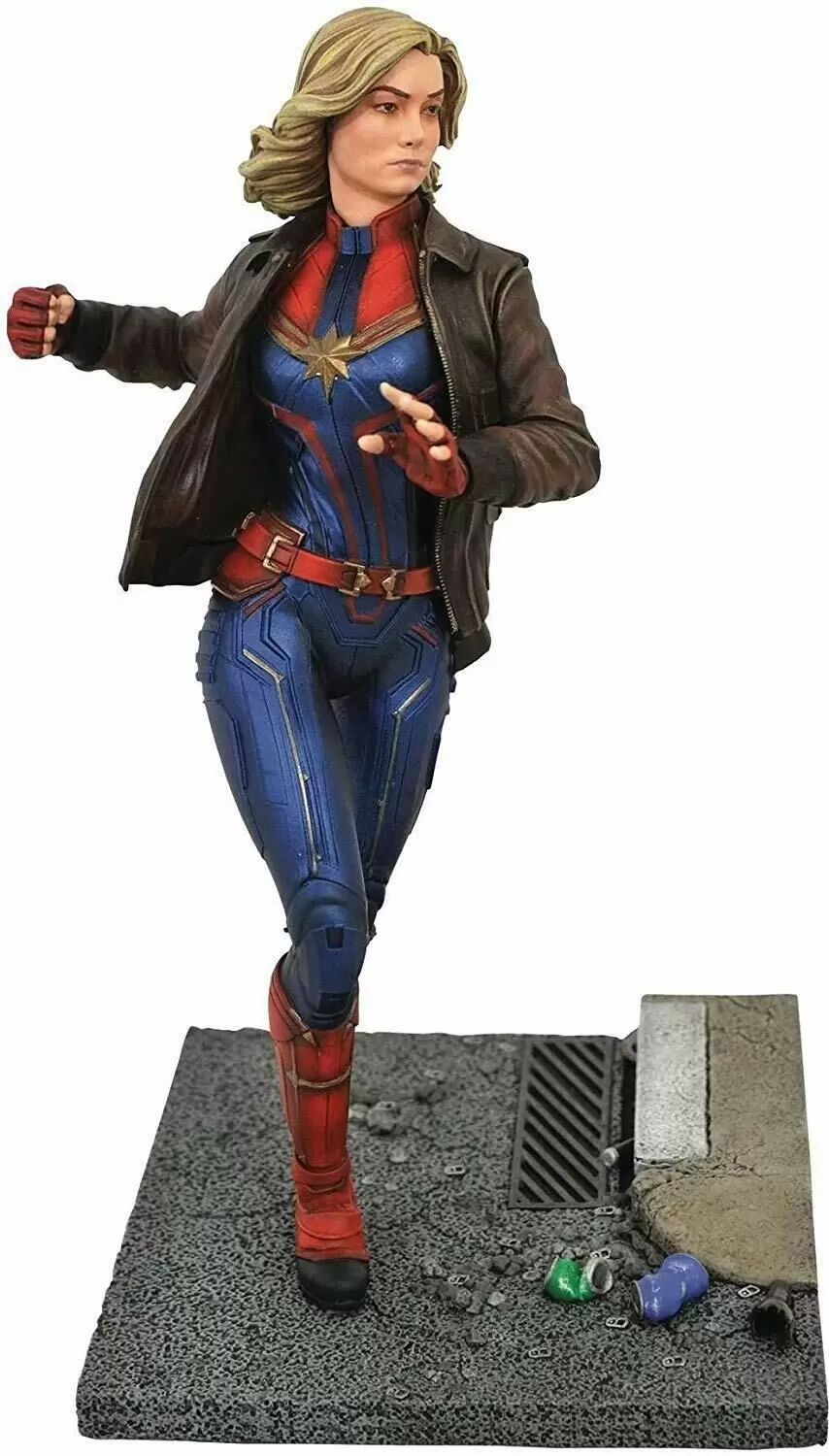 Premier Collection Diamond Select - Marvel - Captain Marvel