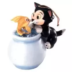 Cleo and Figaro Purrfect Kiss Ornament