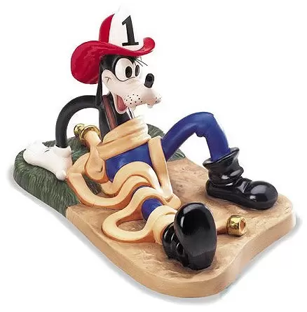 Walt Disney Classic Collection WDCC - Goofy All Wrapped Up