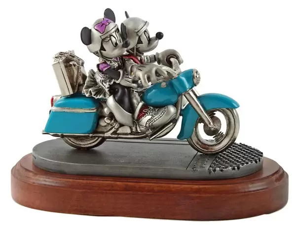 Walt Disney Classic Collection WDCC - Mickey and Minnie Head Out on The Highway