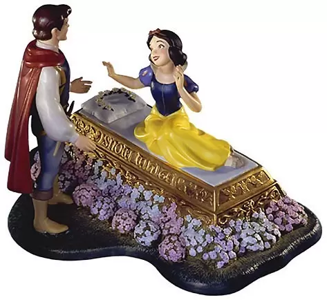 Walt Disney Classic Collection WDCC - Snow White and Prince A kiss Brings Love Anew