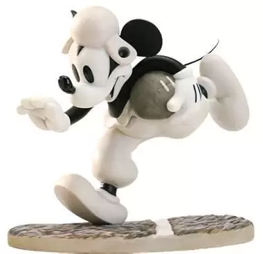 Walt Disney Classic Collection WDCC - Touchdown Mickey Rah, Rah, Mickey