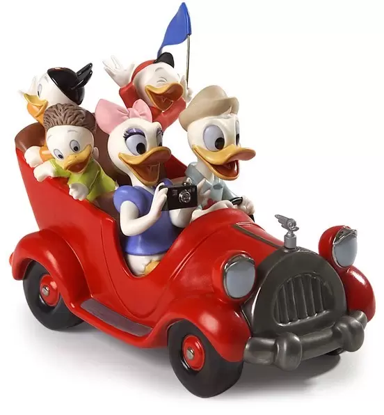 Walt Disney Classic Collection WDCC - Disneyland Park Donald, Daisy And Daonald Nephews Family Vacation
