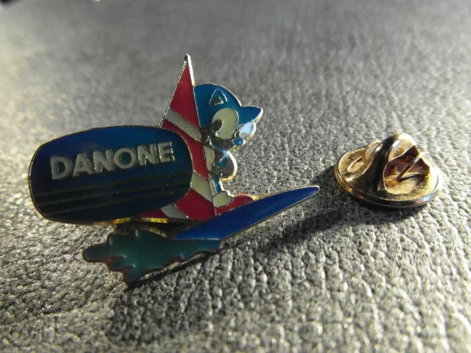 Sonic the Hedgehog Pins - Sonic Danone 01