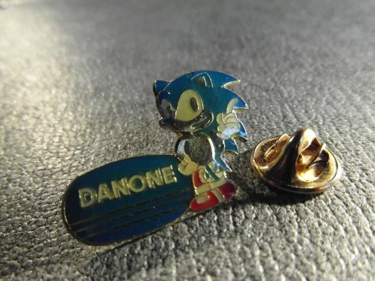 Sonic the Hedgehog Pins - Sonic Danone 03