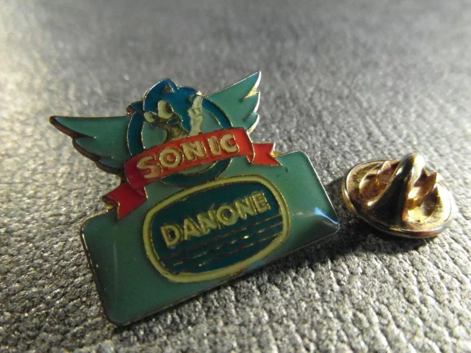 Sonic the Hedgehog Pins - Sonic Danone 05