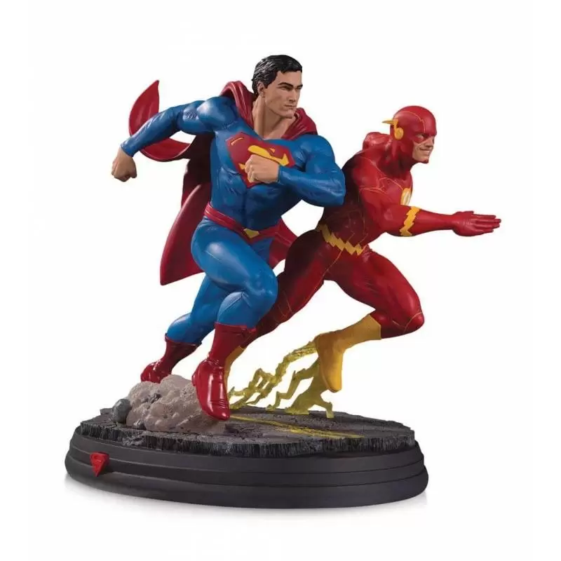 DC Collectibles Statues - DC Battle - Superman vs The Flash - Racing  Statue (2nd Edition)