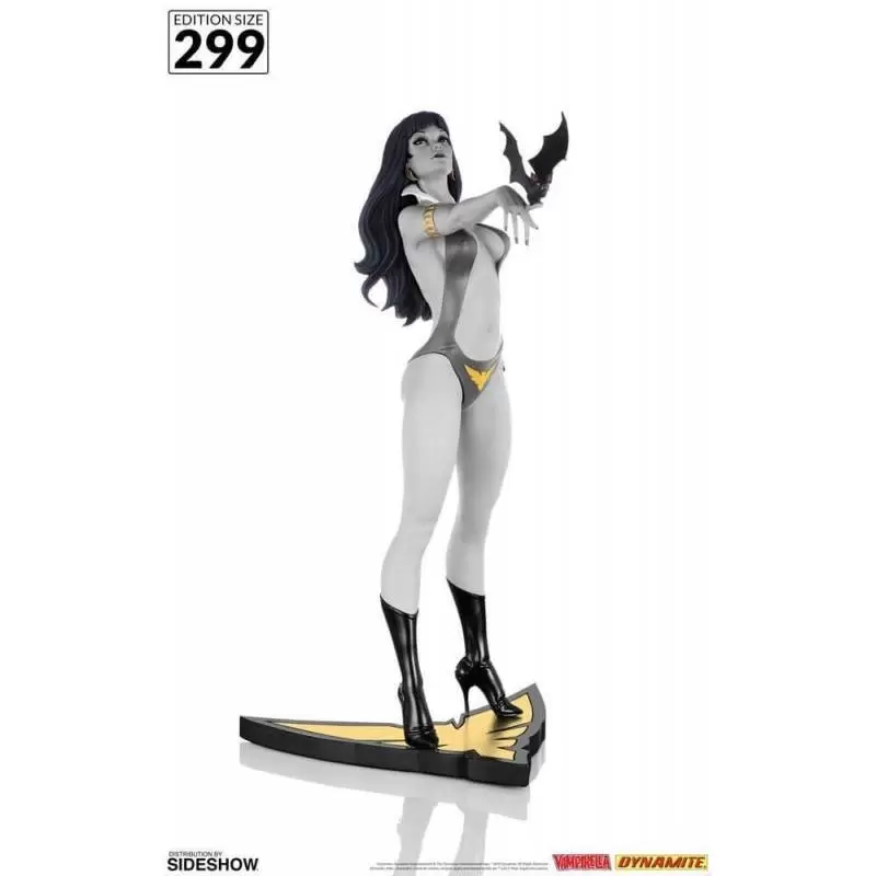 Sideshow - Vampirella Women of Dynamite 50th anniversary Black & White