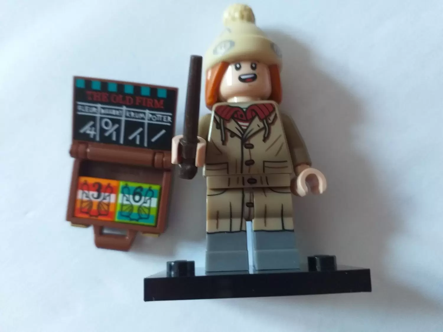 LEGO Minifigures : Wizarding World of Harry Potter Series 2 - Fred Weasley with joke case