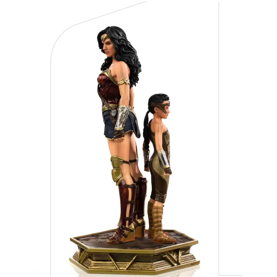 Iron Studios - Wonder Woman 1984 - Wonder Woman & Young Diana - Deluxe Art Scale