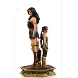Wonder Woman 1984 - Wonder Woman & Young Diana - Deluxe Art Scale