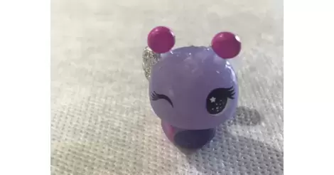 Hatchimals Colleggtibles Cosmic Candy MARSHMALLOW SKUNKLE Purple Mini Figure 