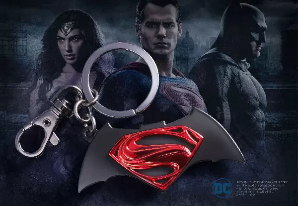 The Noble Collection : DC Comics - Batman vs Superman logo porte-clé