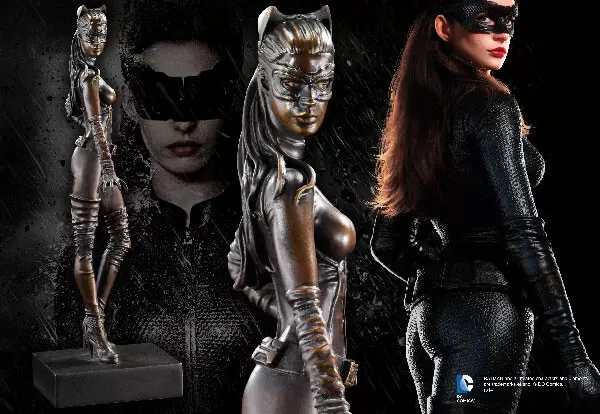 The Noble Collection : DC Comics - Dark Knight Rises Catwoman Sculpture