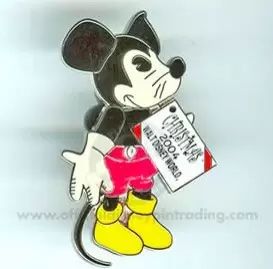 Happy Holidays 2004 Pin Pursuit - Happy Holidays 2004 Pin Pursuit - Mickey Mouse Plush