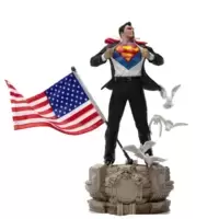 DC Comics - Clark Kent - Deluxe Art Scale Statue