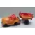 Voiture orange et bateau