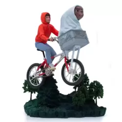 E.T. the Extra-Terrestrial & Elliot Art Scale Statue