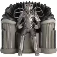 Figurine de Cyber-Controller sur son trône