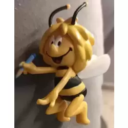 Maya l'abeille avec crayon