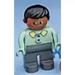 Duplo Figure, Male, Dark Gray Legs, Light Green Top With 2 Buttons And Collar, Black Hair
