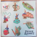 Peter Rabbit avec ballon et cerceau